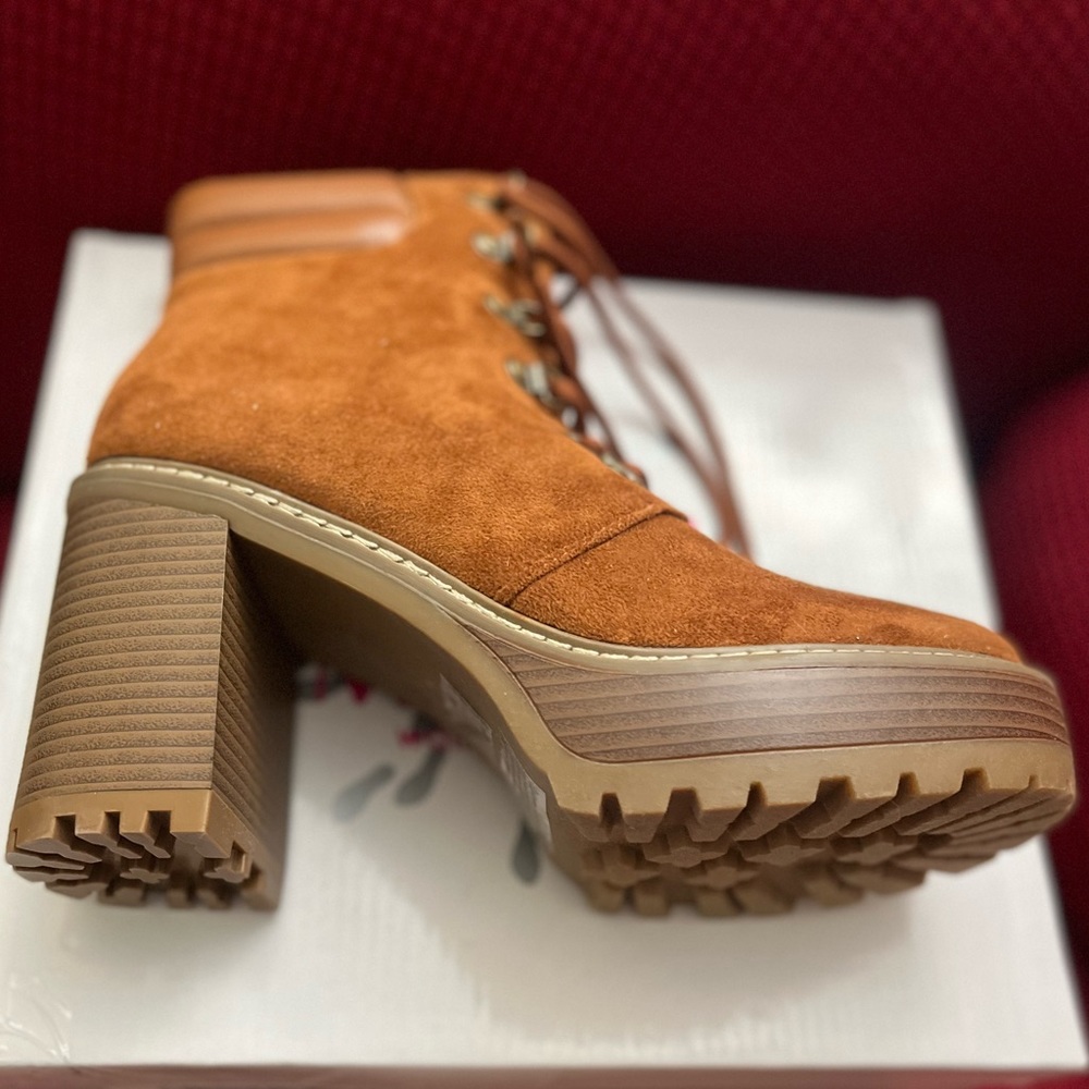 Olivia Miller Lug Heel Tall Heel Boots, Sz 8.5 - Picture 4 of 5